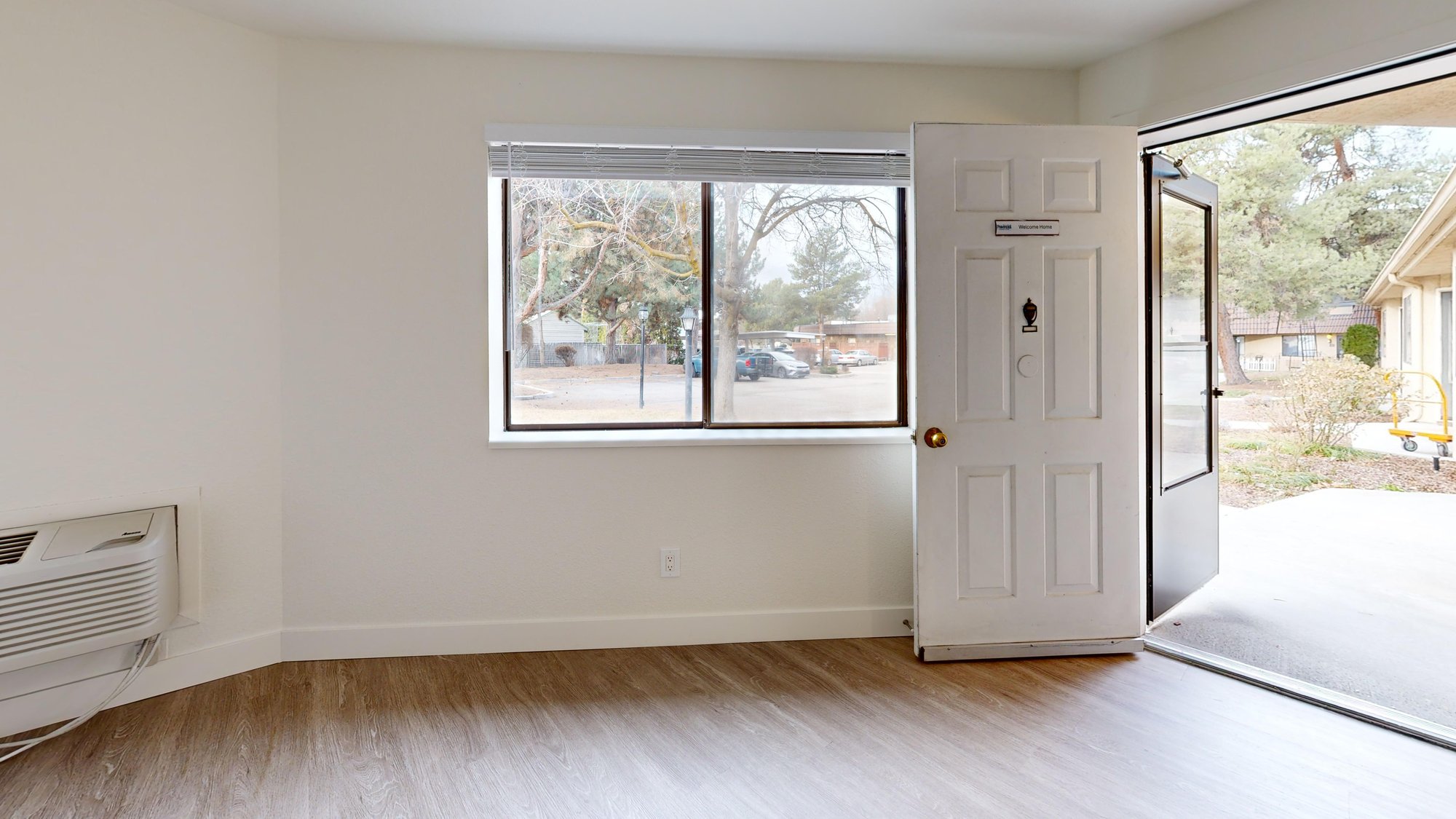 Senior-Living-Chateau-De-Boise-Two-Bedroom-Rocky-Canyon-646-sqft-Living-Room